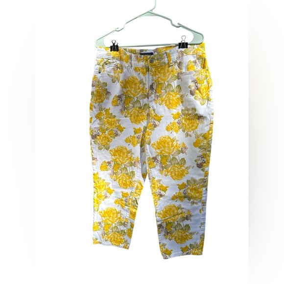 Charter Club Floral Capri Jeans Size 12 Yellow White High Rise Stretch Cottage - Picture 2 of 8